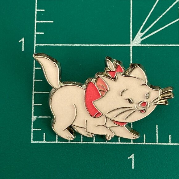 Disney Aristocats Marie Cat Trading Pin New 2020 Pink White Enamel Bow - Picture 7 of 8